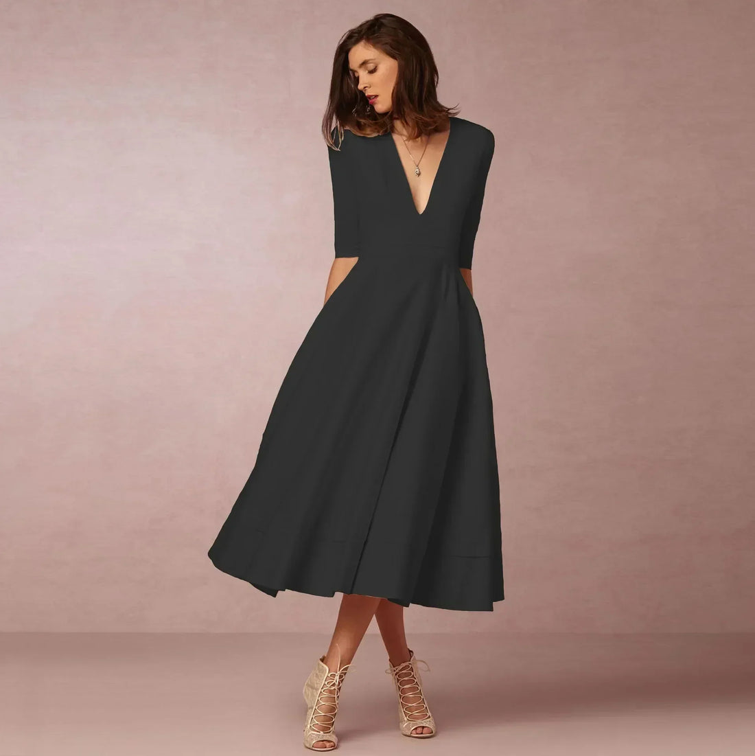 Elegantes Abendkleid — Vayrani — Farbe Beige
