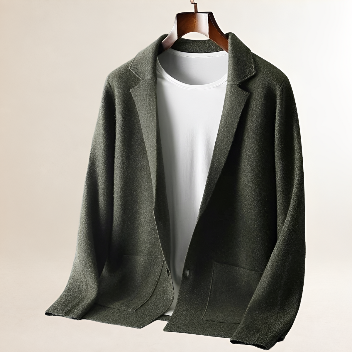 Herren-Cardigan mit Notch-Revers, Knopfverschluss, zwei Patchtaschen, taillierte Passform