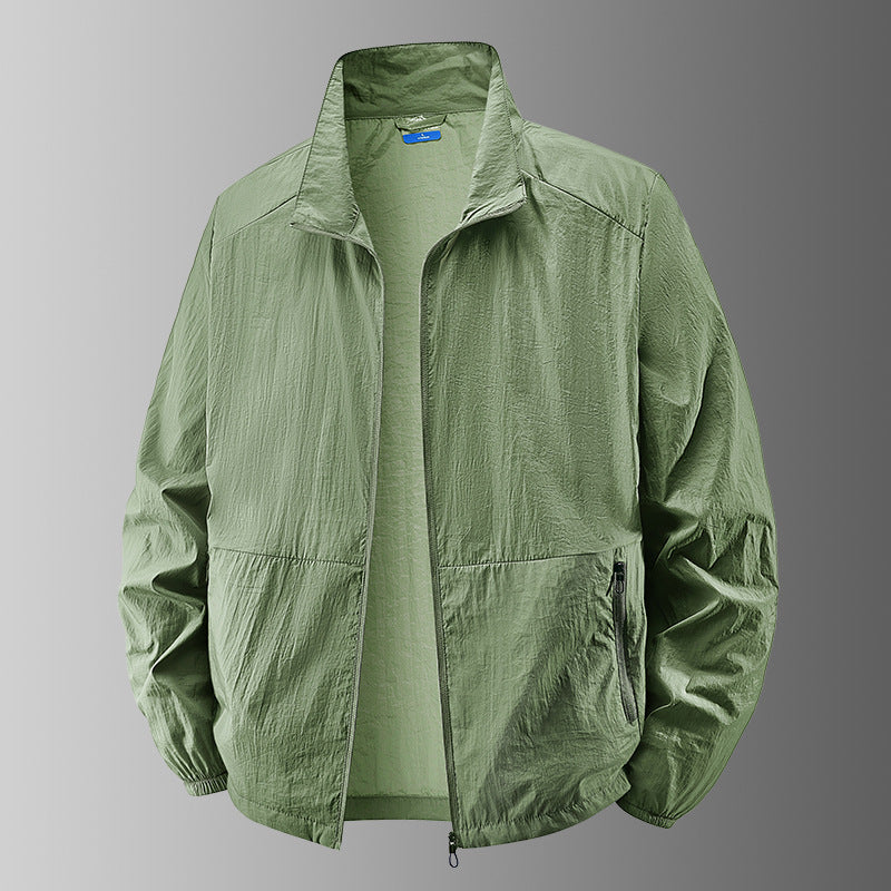 Herren Leichtjacke mit voller Reißverschlussöffnung, Stehkragen, gerader Schnitt, elastische Bündchen und Reißverschluss-Taschen