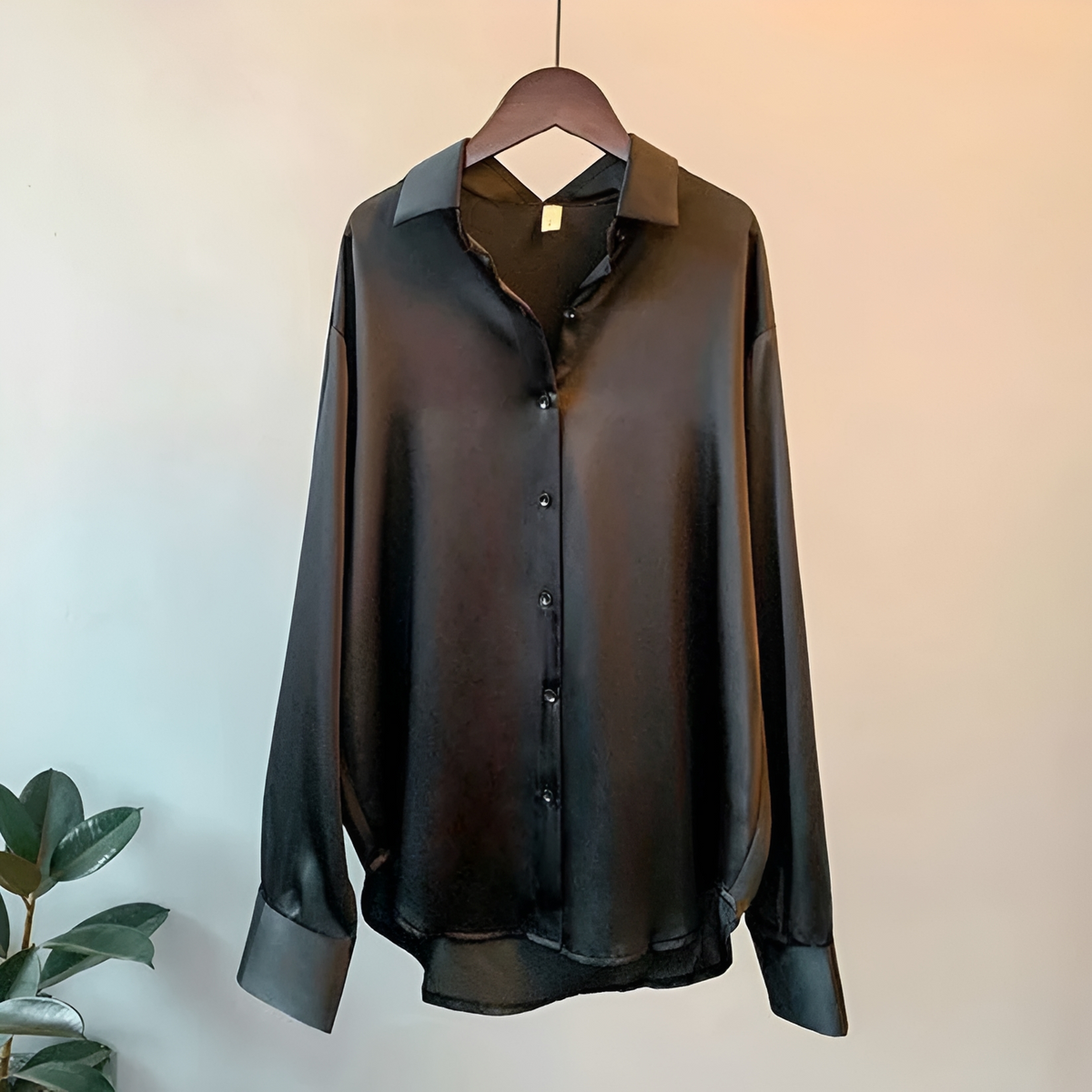 Elegante Damenbluse mit Knöpfen, langen Ärmeln und klassischem Kragen