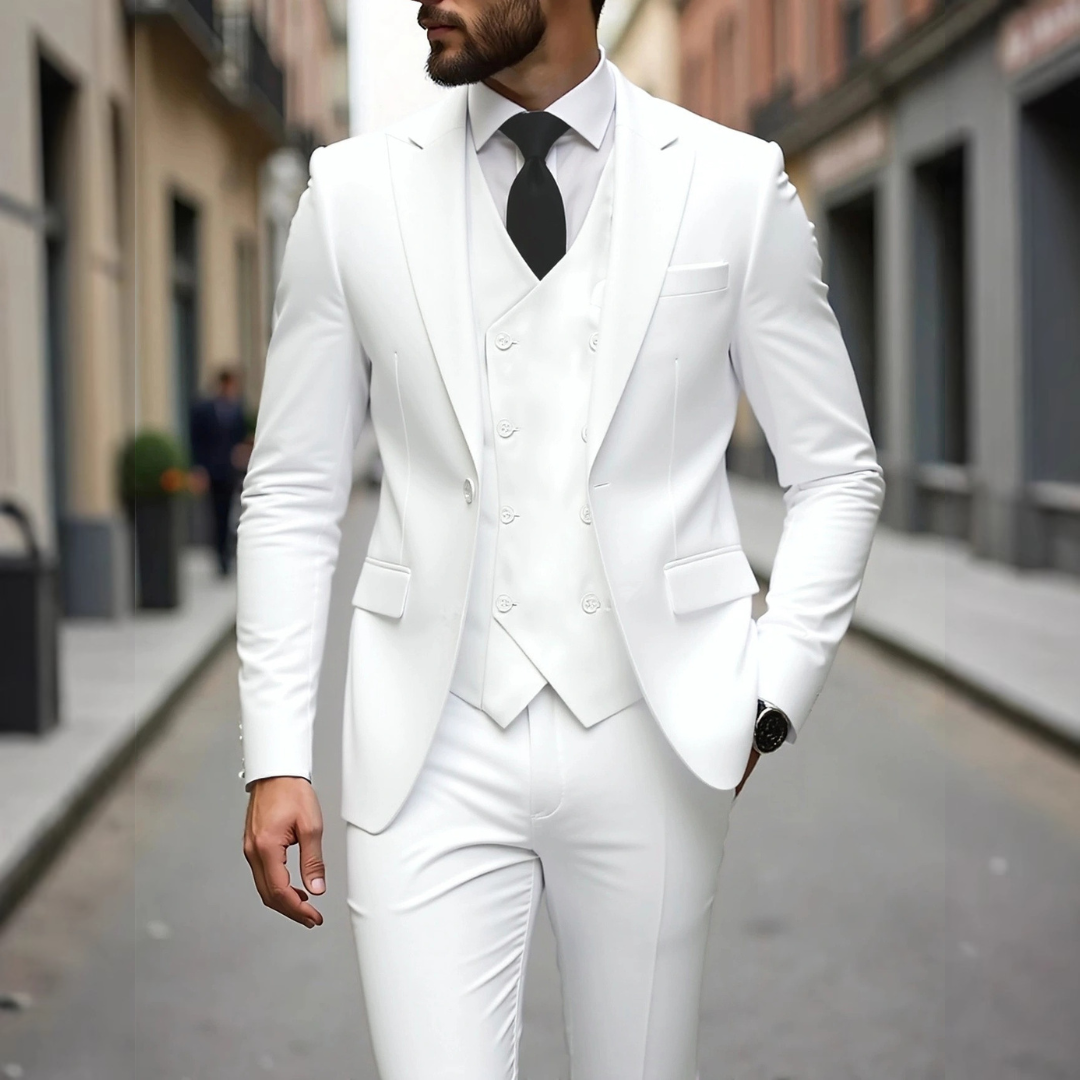 Herren Anzug Dreiteilig mit Weste - Slim-Fit Zweiknopf-Jacke, Revers mit Zacken, Hüfttaschen, Faltenhose