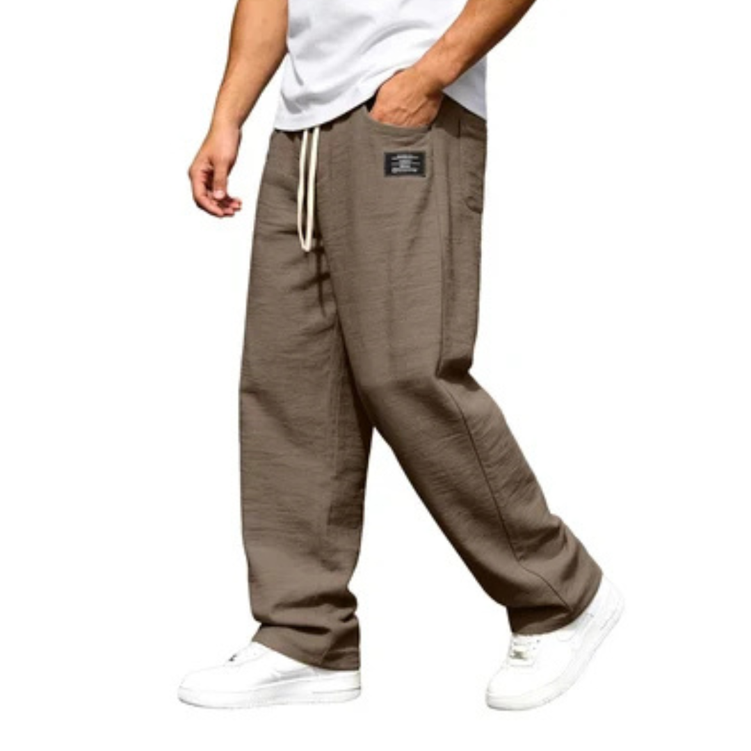 Herren Hose mit geradem Bein – elastischer Bund mit Kordelzug, seitliche Taschen, elastische Taille, gerades Bein, Patch-Detail