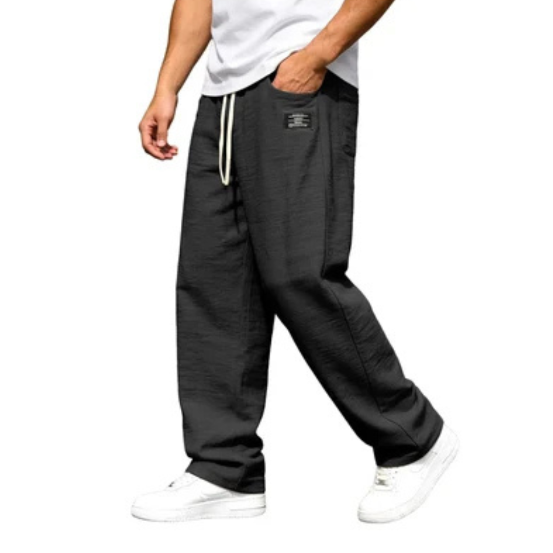 Herren Hose mit geradem Bein – elastischer Bund mit Kordelzug, seitliche Taschen, elastische Taille, gerades Bein, Patch-Detail